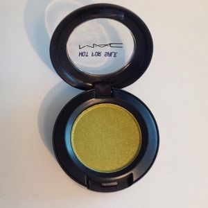 MAC Cosmetics Pearl Eyeshadow "SWEET & PUNCHY"